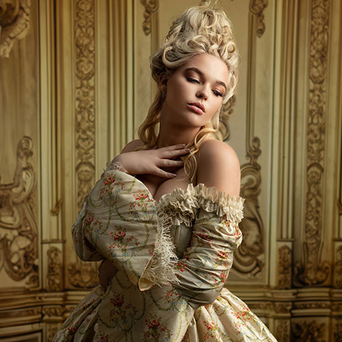 Mini Friday Only Basic Package –  1 look, 1 wardrobe/set, 4 images.